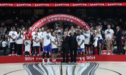 Cumhurbaşkanı Erdoğan Anadolu Efes’e şampiyonluk kupasını taktim etti