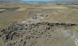 Urartu Dönemi Körzüt Kalesi'nde tarihi eserler gün yüzüne çıkıyor