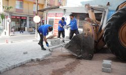 Bayraklı'da yol yenileme çalışmaları devam ediyor