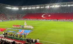 İzmir'de tribünler Milli Takım için doldu