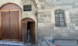 890 yıllık Cami Kebir'in kapıları aslına uygun yenilendi