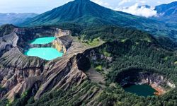 Kelimutu Dağı'nın gölgelerindeki sır: Volkanik göller neden sürekli renk değiştiriyor?