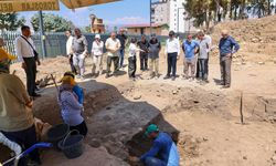 Mersin Valisi Ali Hamza Pehlivan, Yumuktepe Höyüğü'ndeki kazı çalışmalarını inceledi