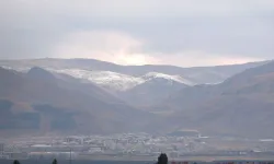 Palandöken beyaza büründü| Mevsimin ilk karı yağdı: Hava sıcaklığı 10 derece düştü