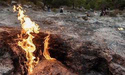 Olympos’un sönmeyen ateşi: Fotoğraf meraklıları rotayı buraya kırdı