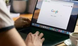 Google, mavi onay işaretleriyle güvenilirliği yeniden şekillendiriyor