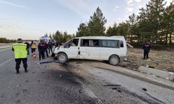 Tarım işçilerini taşıyan minibüs devrildi: 2 ölü, 13 yaralı