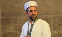 Şehzade Korkut Camii'nde İmam, 6 dilde İslam'ı tanıtıyor