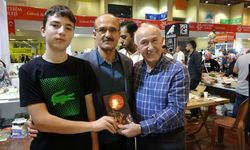 Ahmet Şimşirgil, Kayseri Kitap Fuarı'nda okuyucularıyla buluştu