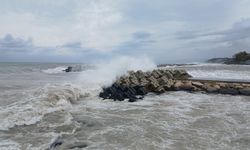 Akçakoca’da fırtına etkili oldu: Karadeniz’de 3 metrelik dalgalar