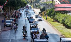 Antalya'da Altın Portakal coşkusu: Geleneksel kortej sokakları şenlendirdi!