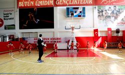 Bayraklı'da kış spor okulları başladı: Gençler ve çocuklar spora doyacak