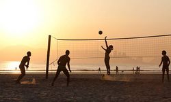 İzmir’de liseliler plaj voleybolu şenliğinde buluşuyor!