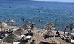 Bodrum’da turistler denizin tadını çıkarıyor