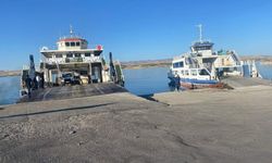 Elazığ ve Tunceli'de şiddetli fırtına, feribot seferlerini durdurdu