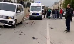 İnegöl'de minibüs ve motosiklet kafa kafaya çarpıştı