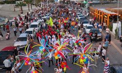 Kuşadası Sokak Festivali, müzik ve lezzetle şenlendi