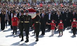 LÖSEV üyeleri ve tedavi gören çocuklar, Anıtkabir'i ziyaret etti