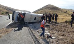 Malatya'da feci kaza: Yolcu minibüsü devrildi 17 kişi yaralandı