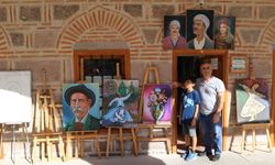 Ressam Hidayet Gültekin, Kurşunluhan'da gençlere resim sanatını aşılıyor