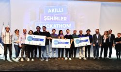 İnovasyonun kalbi İzmir'de attı: 'Akıllı Şehirler' Hackathonu'nda heyecan doruğa ulaştı!