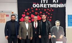 AK Parti Çiğli İlçe Teşkilatı'ndan 24 Kasım Öğretmenler Günü'nde Anlamlı Ziyaretler: "Öğretmenlerimize minnettarız"