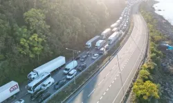 Artvin-Rize Yolunda heyelan: Trafik durma noktasına geldi