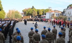 Foça Atatürk’ü kahraman komandosuyla andı!