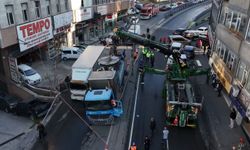 Güngören’de yol çökmesi | 2 kamyon çukura düştü, kurtarma çalışmaları devam ediyor