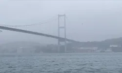 İstanbul Boğazı'nda gemi trafiği sisin etkisiyle durduruldu