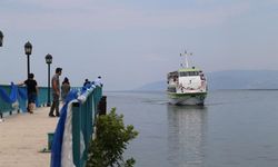 Su seviyesi düştü, gemi iskelesini karaya itti | Sular çekildi tekneler karaya oturdu!