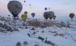 Balonlar yeniden gökyüzünde: Kar manzarasında balon yolculuğu başladı