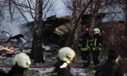 Kargo uçağı Litvanya'da iniş yaparken düştü eve çarptı, 1 Ölü | 12 kişi tahliye edildi