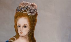 Marie Antoinette'in 'Gerdanlık Olayı'ndaki gizemli elmas kolye rekor fiyata satıldı!