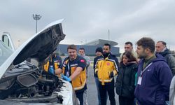 Ambulans sürücüleri zorlu eğitimlerle trafikteki yeteneklerini geliştiriyor