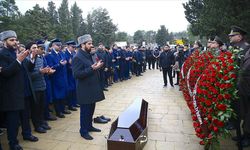 Düşürülen Azerbaycan uçağının mürettebatı için tören düzenlendi