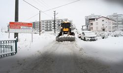 Isparta mevsimin ilk kar yağışıyla beyaza büründü!