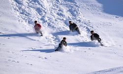 Kızaklarla kayak eğlencesi: Yayla yolunu piste çevirdiler