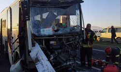 Turgutlu'da korkunç kaza! Tarım işçilerini taşıyan servis midibüsü TIR’a çarptı: 22 yaralı