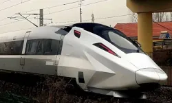 En hızlı ticari tren testten geçti: Saatte 450 km hıza sahip