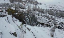 Tortum Şelalesi karla bütünleşti | Erzurum’da büyüleyici kış manzarası