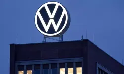 Volkswagen Almanya'daki fabrikalarında grev başlattı: Kriz derinleşiyor