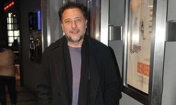 Yiğit Özşener ve sevgilisi sinema keyfi yaptı