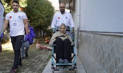 Yunusemre Belediyesi hasta nakil ambulansı ile vatandaşların yanında