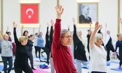 Buca'da kadınlar, zumba ve yoga ile sağlıklı yaşama adım atıyor