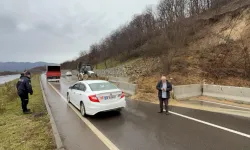 Düzce'de sağanak heyelana yol açtı: Gölyaka ilçe yolu kapandı!