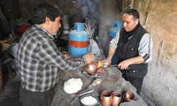 Gaziantep'te kalaycılığın son ustaları: Hacı Ateş ve Levent Alıcı