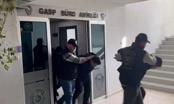 İzmir’de sahte polislere operasyon! Büyük soygun sonrası yakalanıp tutuklandılar