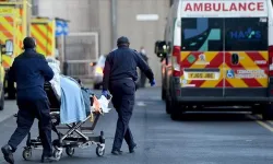 İngiltere'de sağlık krizi derinleşiyor: Ambulans bekleme süresi 12 saate çıkıyor