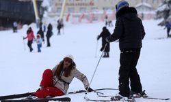 Uludağ'da kayak sezonu başladı, acemi kayakçılar kameralara yansıdı